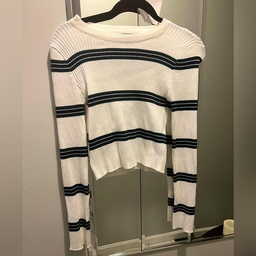 PAC SUN x KENDALL & KYLIE SWEATER SIZE-MEDIUM